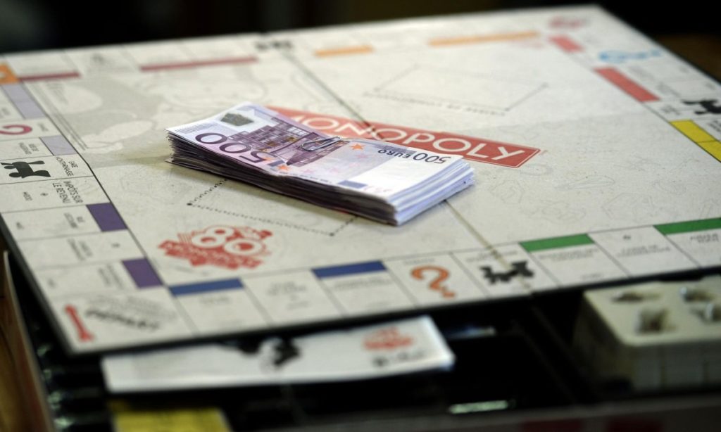 Real money Monopoly / Jouer au Monopoly avec des vrais billets